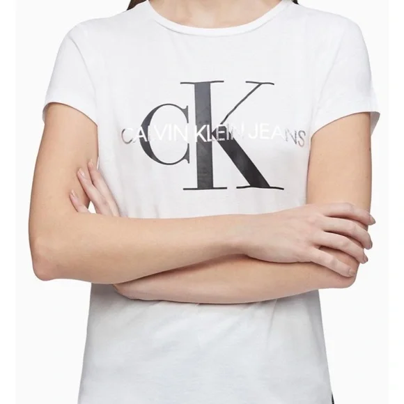 🦋🌙 CALVIN KLEIN | Classic White Long Crop Top - Picture 2 of 9